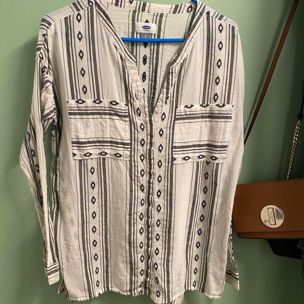 Black & white long sleeve shirt